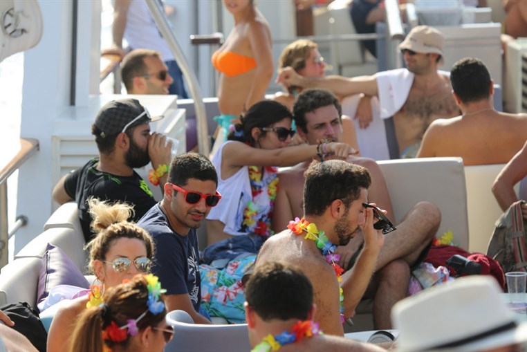Summer Cloud 961 Boat Part 2